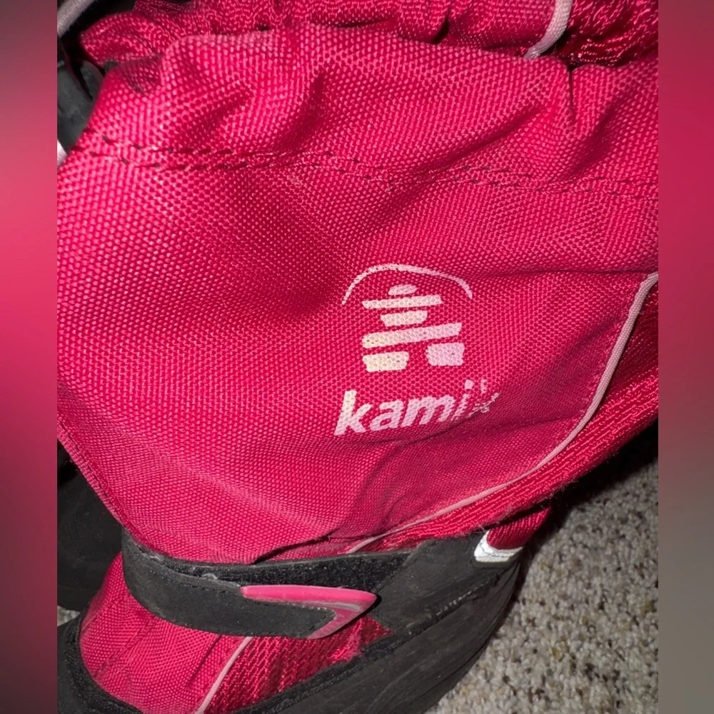 Kamik fuchsia upper